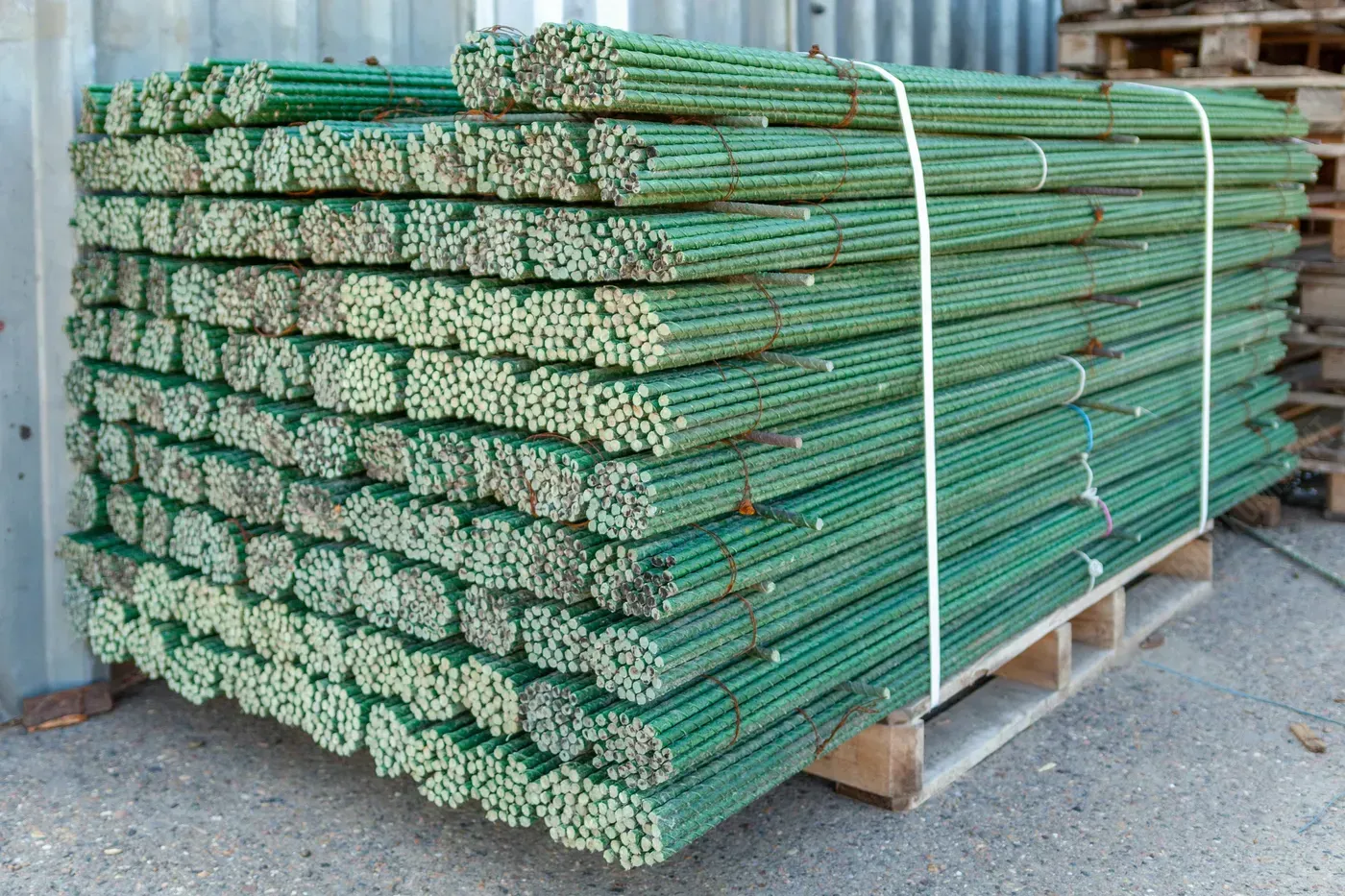 Колышки садовые для подвязки растений 2 м